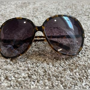 Oversized tortoise shell sunglasses
